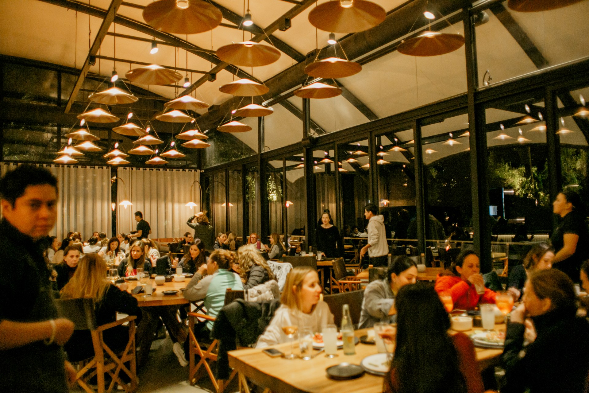 Una cena de las participantes del retiro en Rodavento