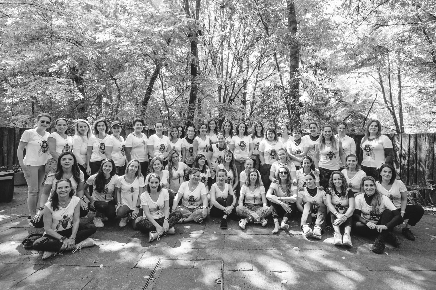 Valeria con las participantes de un retiro en la naturaleza